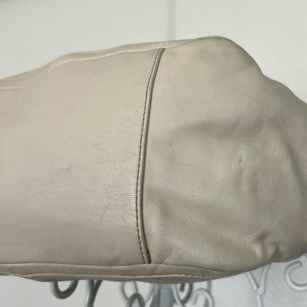 Coach 13412 Bag in off white - Picture 5 of 13